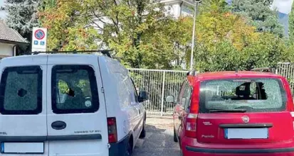 Auto prese a mazzate: torna l'incubo dei vandali