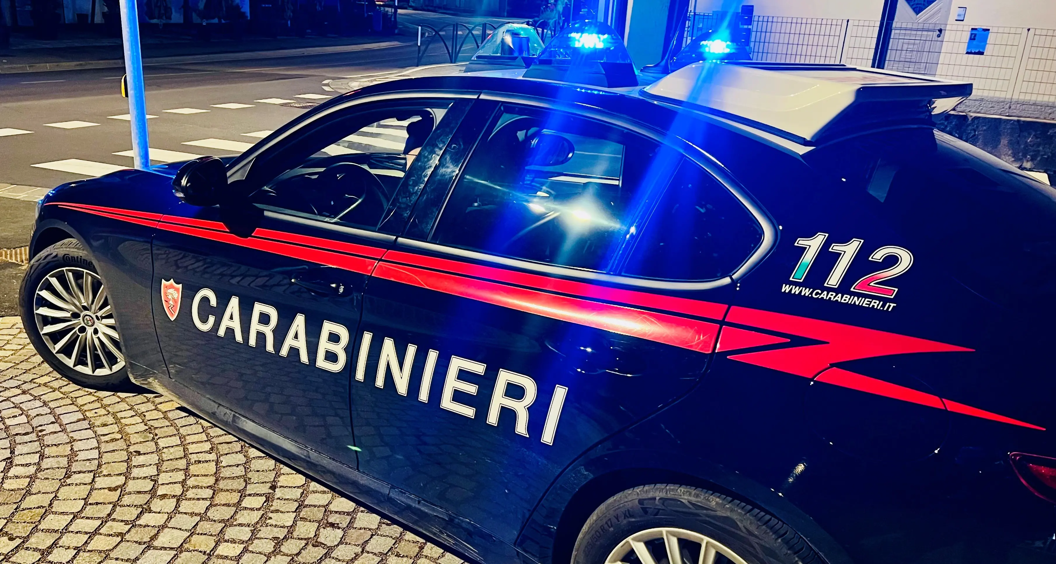 Sorpreso a rubare in casa scappa senza le scarpe: arrestato dai carabinieri