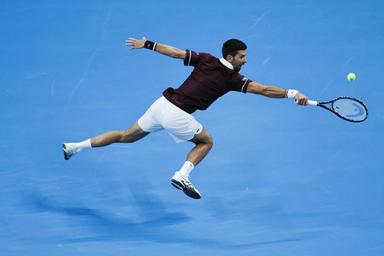 Tennis: riecco Djokovic, batte Zverev e va in semifinale a Pechino
