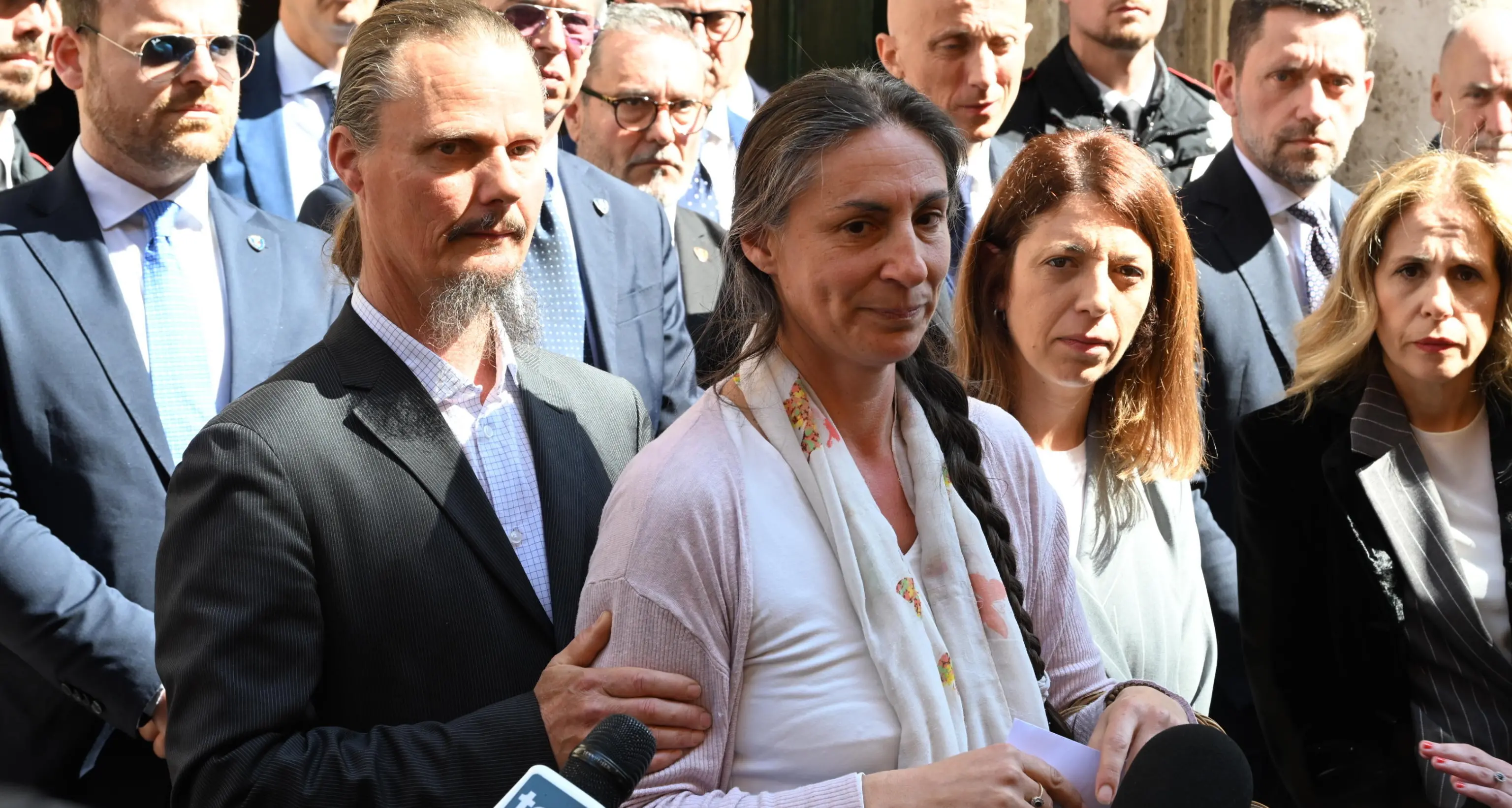 Famiglia nel bosco: Pillon, 'escluso affidamento o adozione dei bimbi'