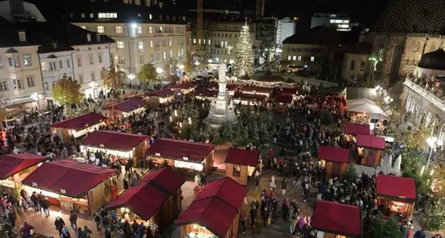 I fiocchi rossi di Corso Libertà, «Noi, la Cenerentola del Natale»