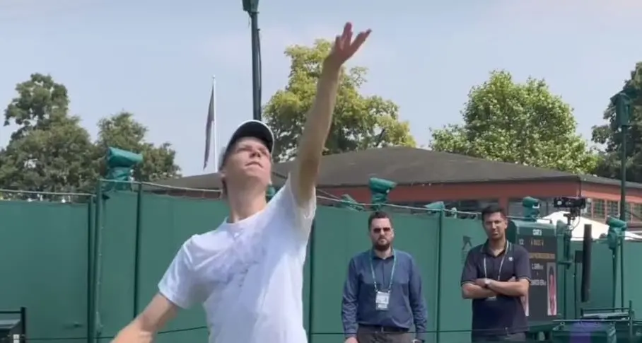 Wimbledon, derby italiano per Sinner: esordio contro Luca Nardi