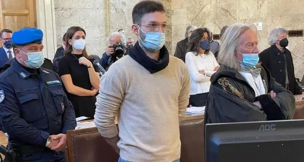 Benno non va in aula per il finale del processo, c’è invece la sorella Madè