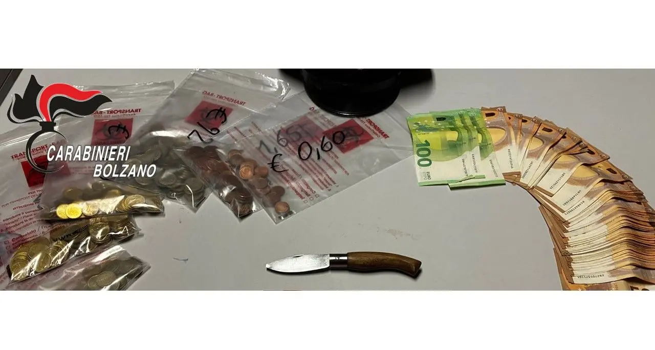 Vipiteno, accattonaggio molesto e coltello: denunciato uomo