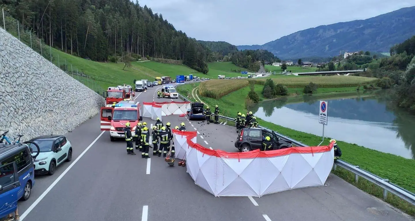 Incidente tra due auto sulla statale della Val Pusteria, traffico in tilt