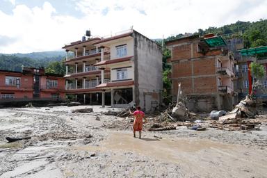 Pechino, evacuati 555 turisti rimasti bloccati dopo la frana in Tibet