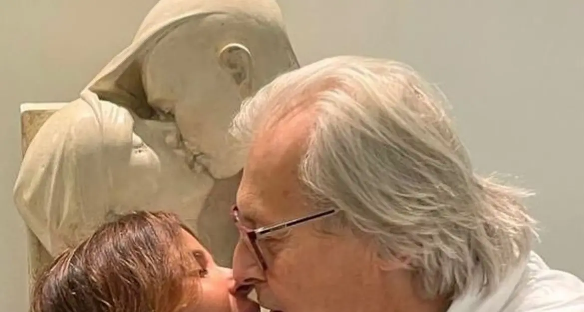 Sgarbi, dopo il ricovero ecco il miglioramento: “Sto meglio, non ho mai smesso di scrivere”
