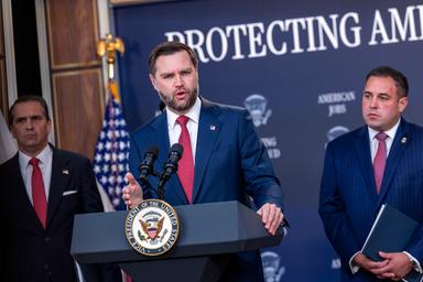 Vance accusa Microsoft di frode sui visti, stop ai programmi sulle green card