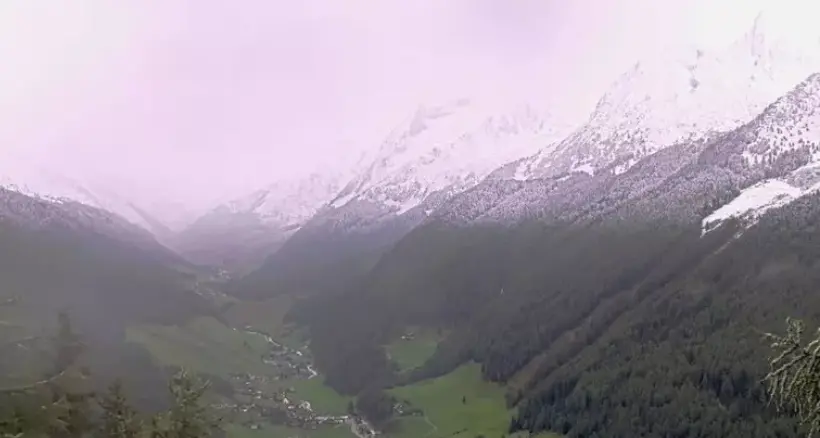 La neve ha imbiancato le vette delle montagne dell'Alto Adige: adesso è attesa anche a valle