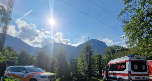 Incidente sul lavoro nei meleti di Bronzolo: bracciante rimane incastrato in una piattaforma elevatrice