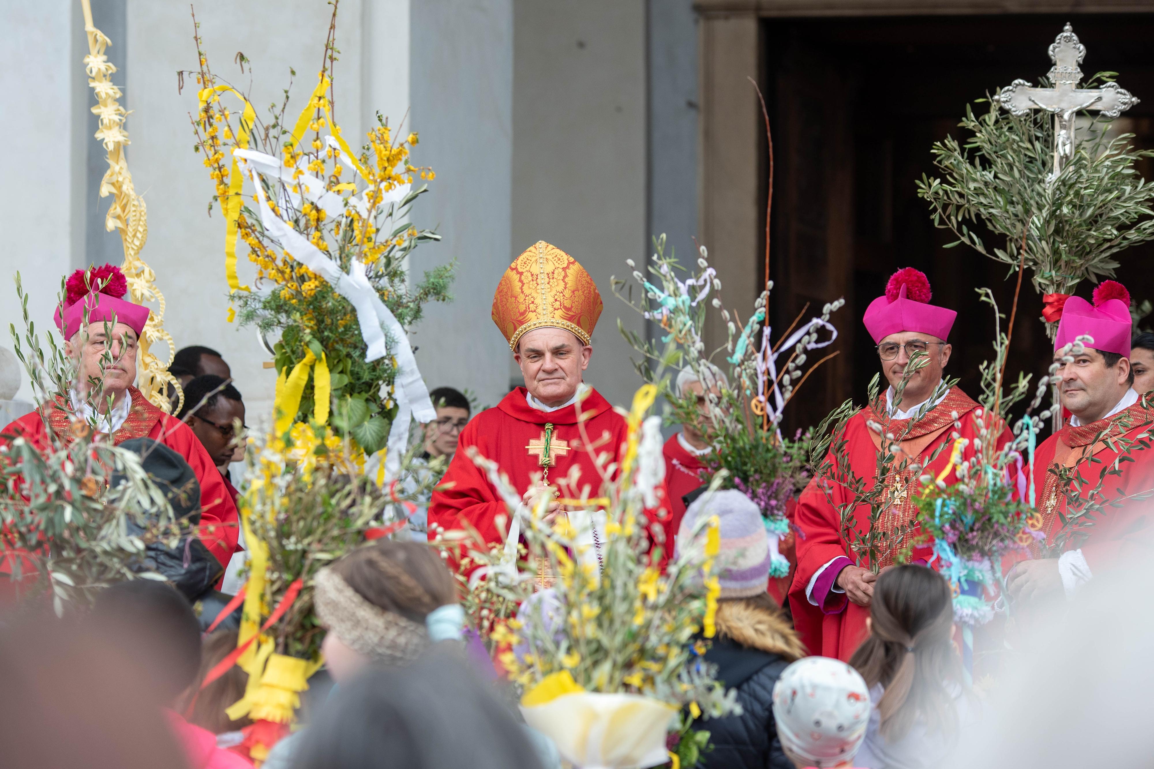 Muser alla processione delle Palme: “I guerrafondai stanno conducendo il mondo verso l'abisso”