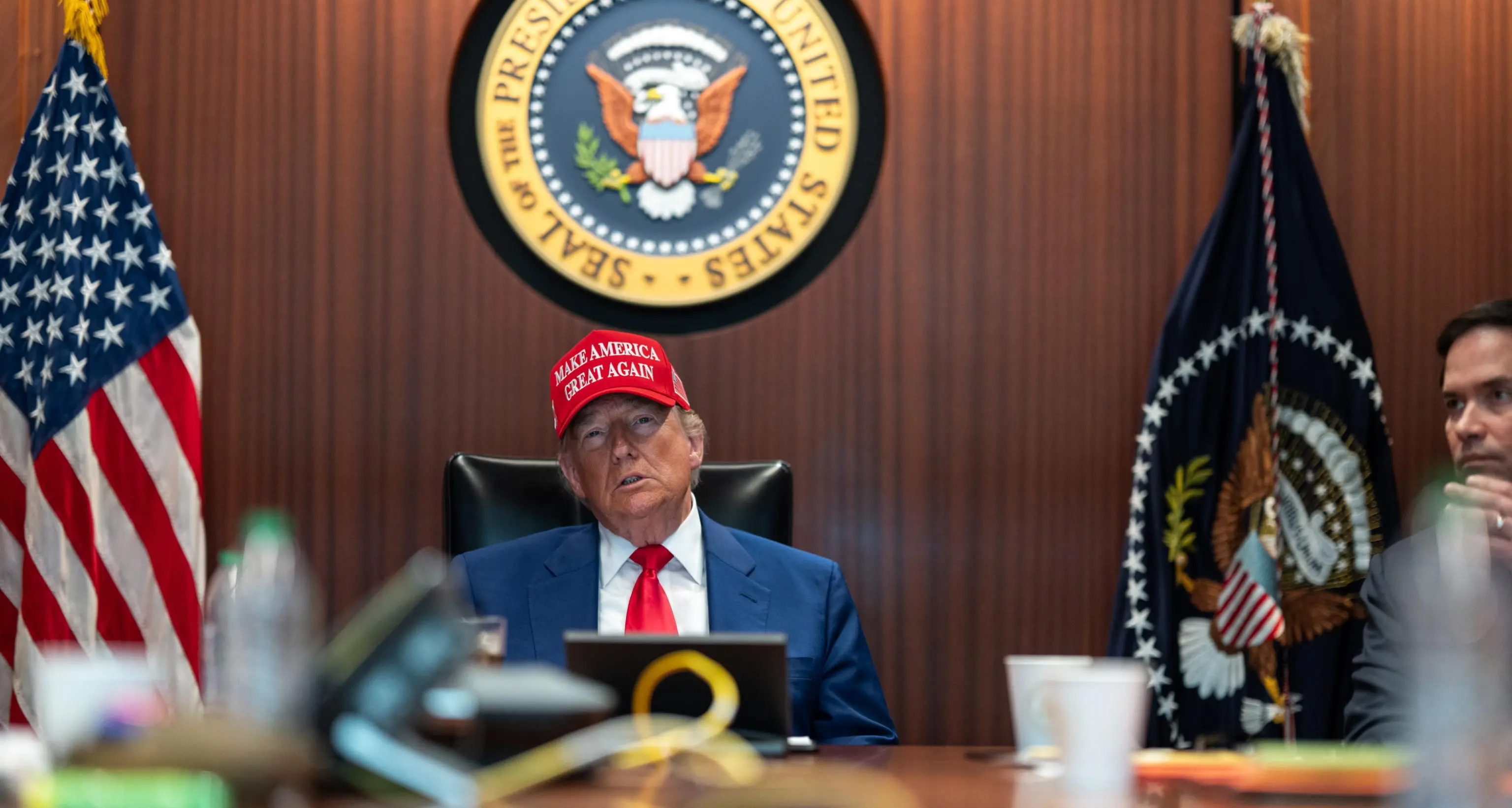 Trump: 'I negoziati con l'Iran procedono lenti, non avranno l'arma nucleare'