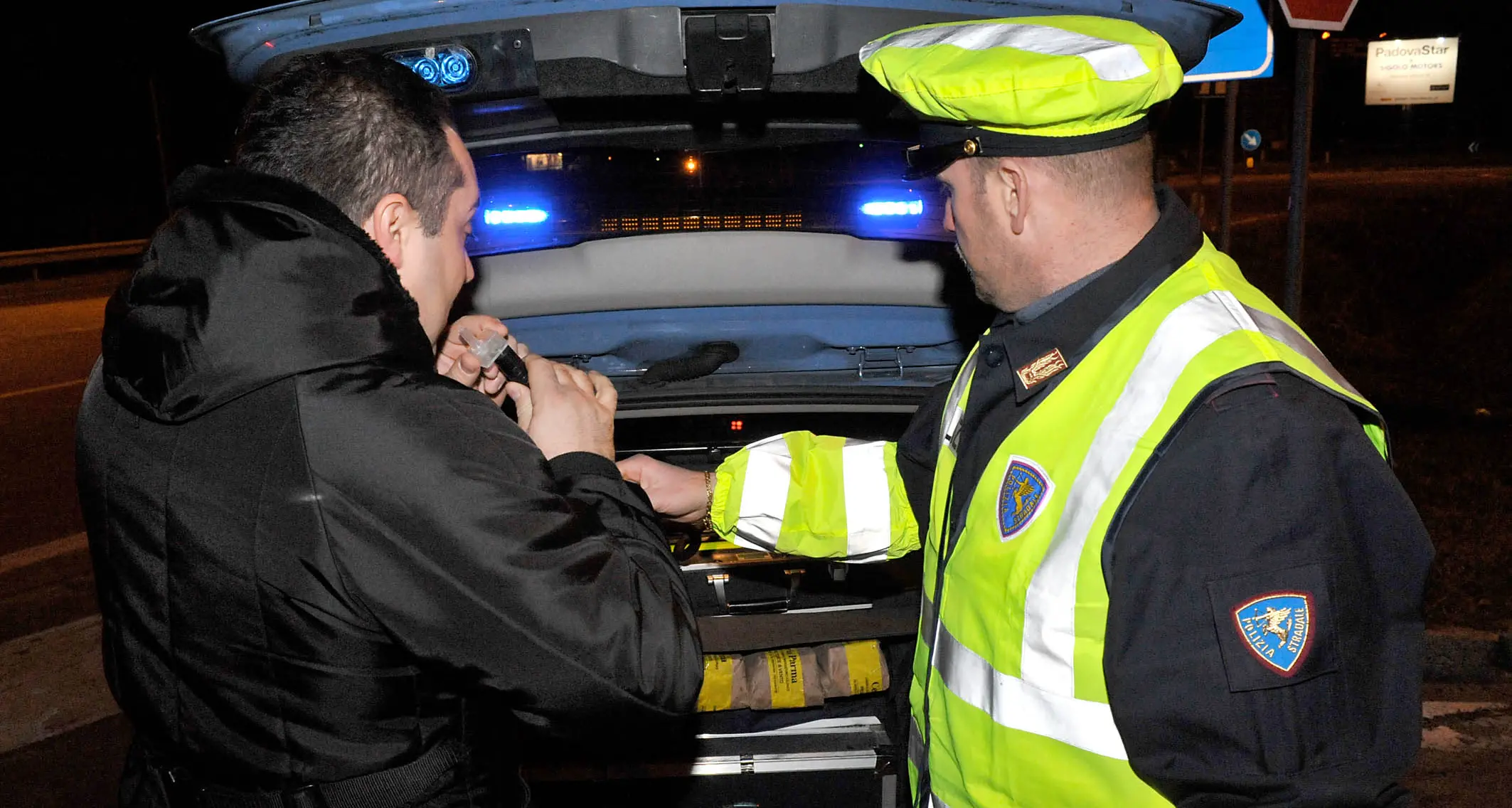 A22, fermato (e denunciato) camionista ubriaco