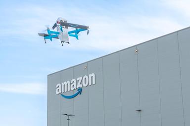 Amazon potenzia le consegne con i droni e punta a un milione di ordini
