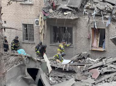 Kiev, 'saliti a 15 i morti nell'attacco russo a Zaporizhzhia, tra cui 3 bambini'