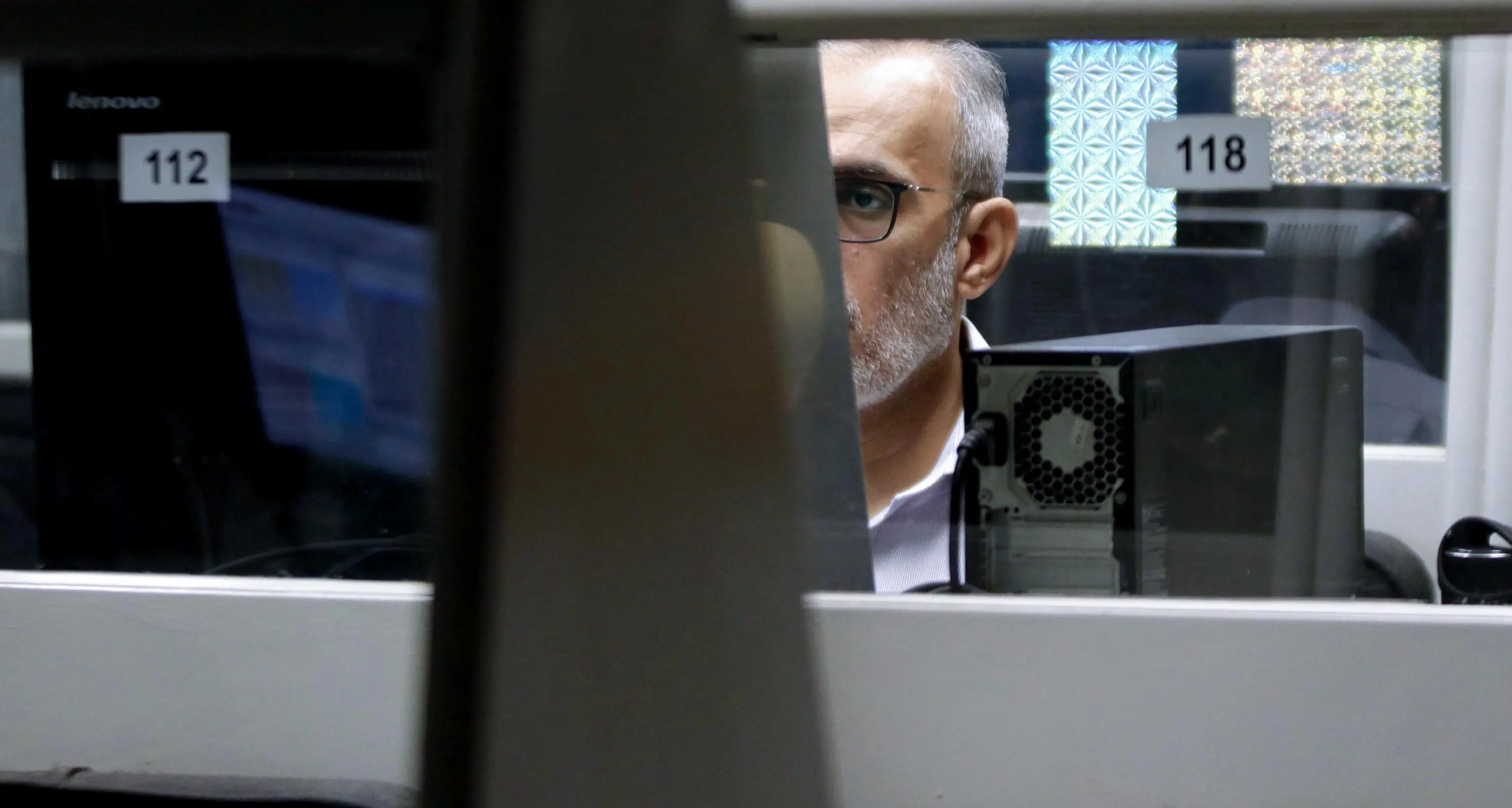 Borsa: Milano apre positiva (+0,1%) e poi scivola