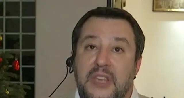 Salvini,squallido Conte cerchi parlamentari per salvarsi