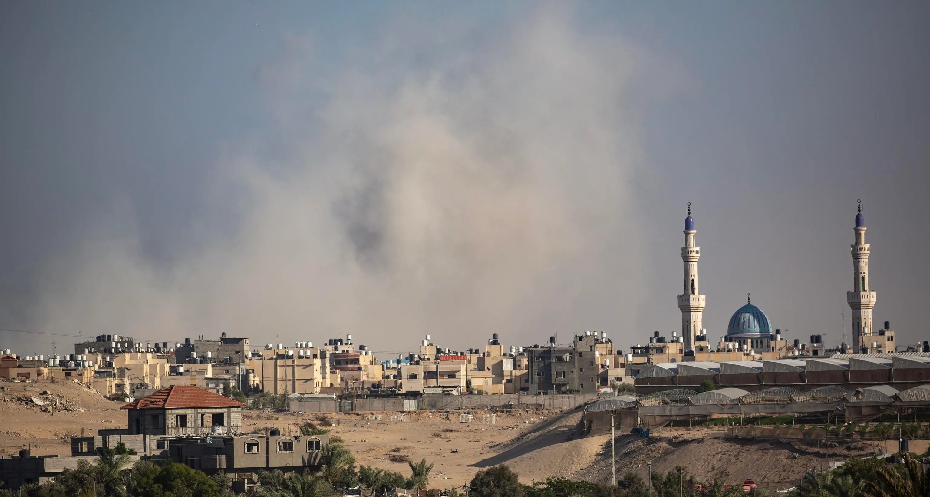 Gaza, media: 8 morti stanotte nei raid di Israele sulla Striscia