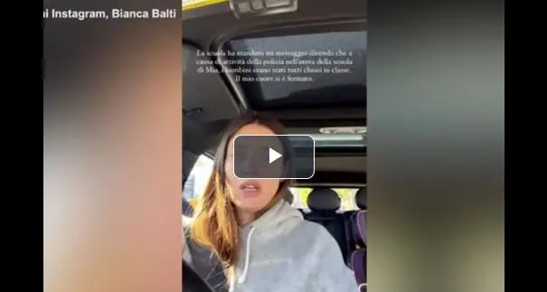 Bianca Balti in lacrime sui social: «Un uomo armato vicino alla scuola di mia figlia a Los Angeles»
