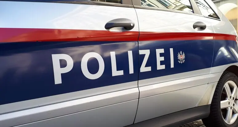 Bimba di 7 anni in fin di vita: arrestati i genitori in Tirolo