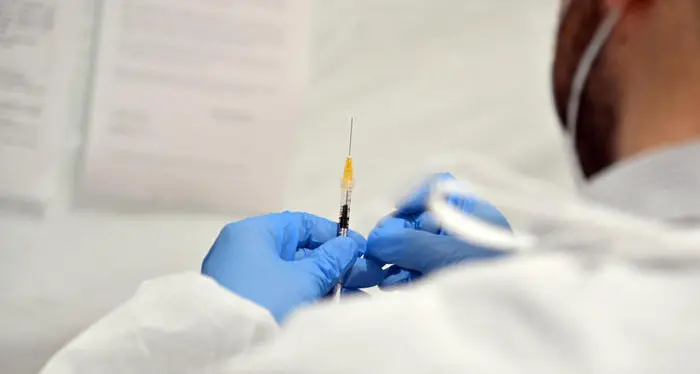 Medici e infermieri no-vax: in Alto Adige più di 115 operatori sanitari sospesi dal lavoro