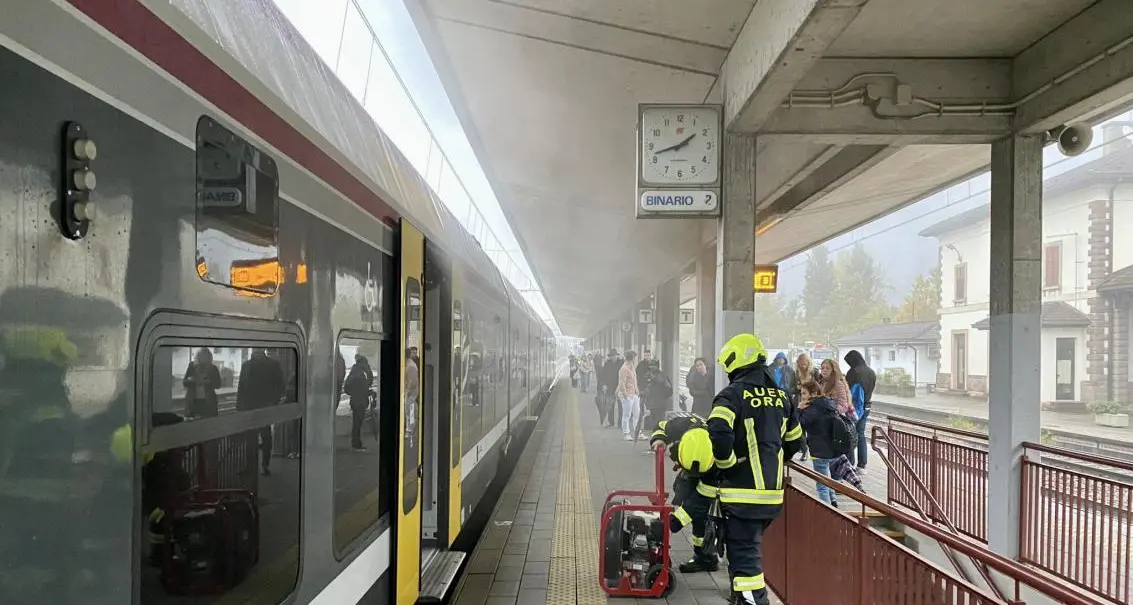 Ora, principio d'incendio su un treno regionale