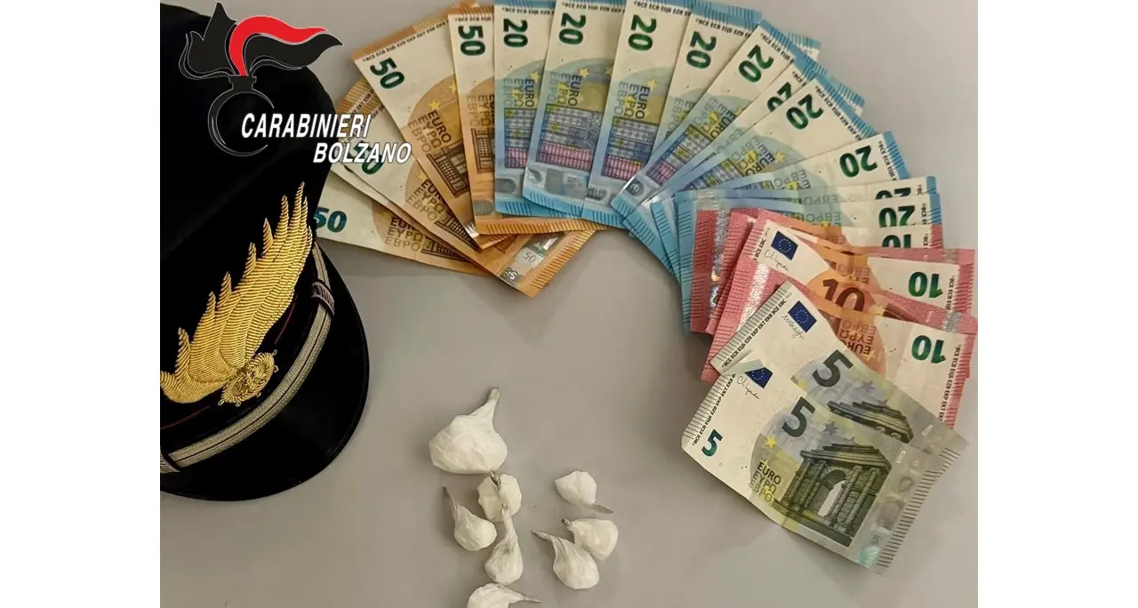 Cocaina nascosta tra i sedili dell’auto: 22enne denunciato a Laives