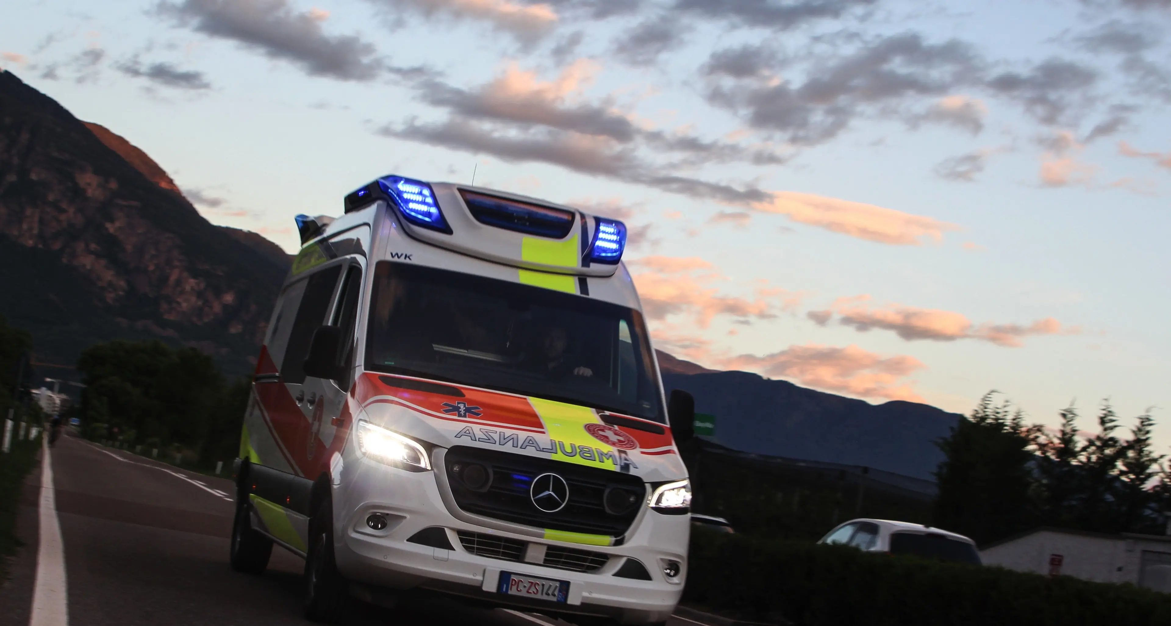 Val Passiria, grave un operaio colpito da una lastra di ferro