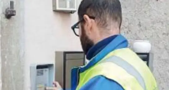 La denuncia dei postini: «Gli anziani hanno paura e non ci aprono»