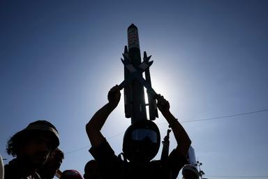 Nyt, 'almeno 12 morti nell'attacco degli houthi all'aeroporto di Riad'