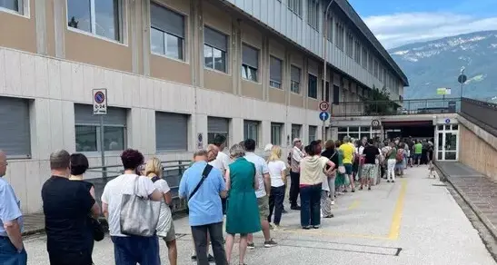 Zecche, assalto ai centri vaccinali dell’Alto Adige per l’open day