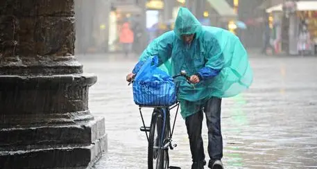 Meteo: estate più calda e piovosa della media con tre ondate di calore concluse da gravi eventi meteorologici