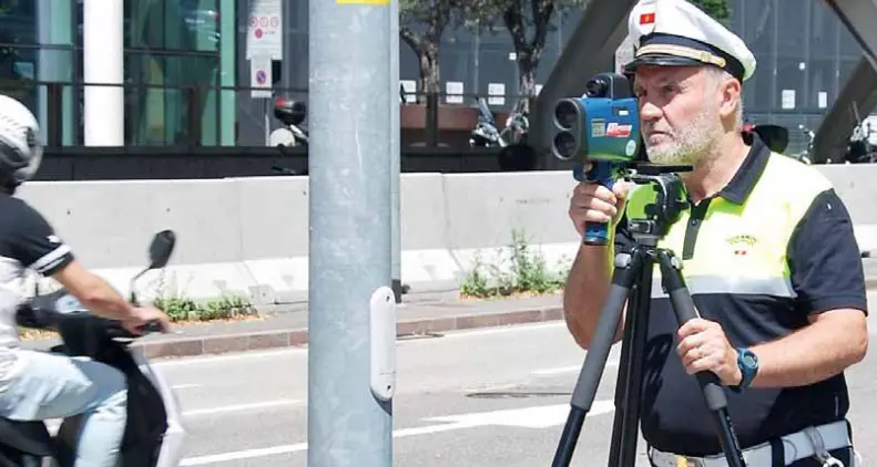 Velocità in città: senza speed check le sanzioni crollano del 93%