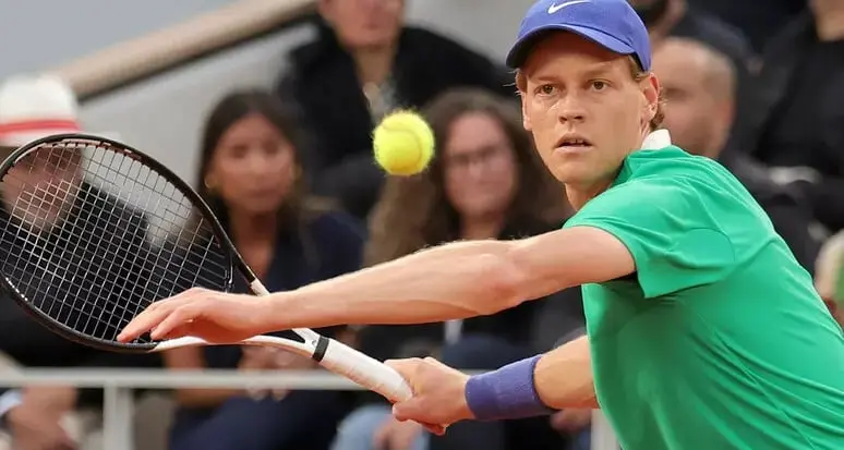 Roland Garros, una super partenza per Sinner: 3-0 al francese Rinderknech