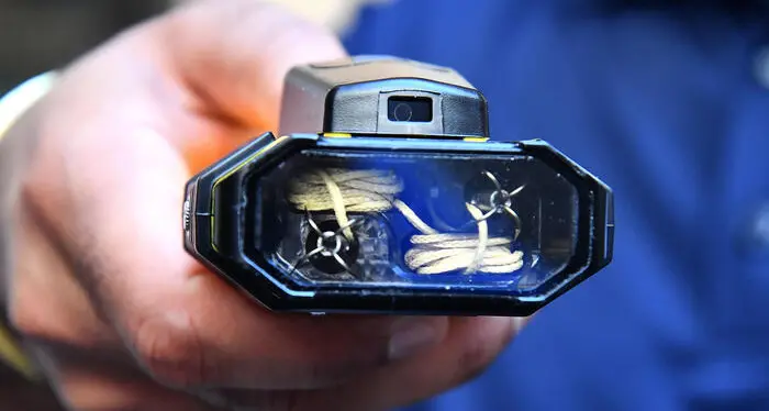 La “pistola lazo” in uso stabile alla polizia municipale di Bolzano