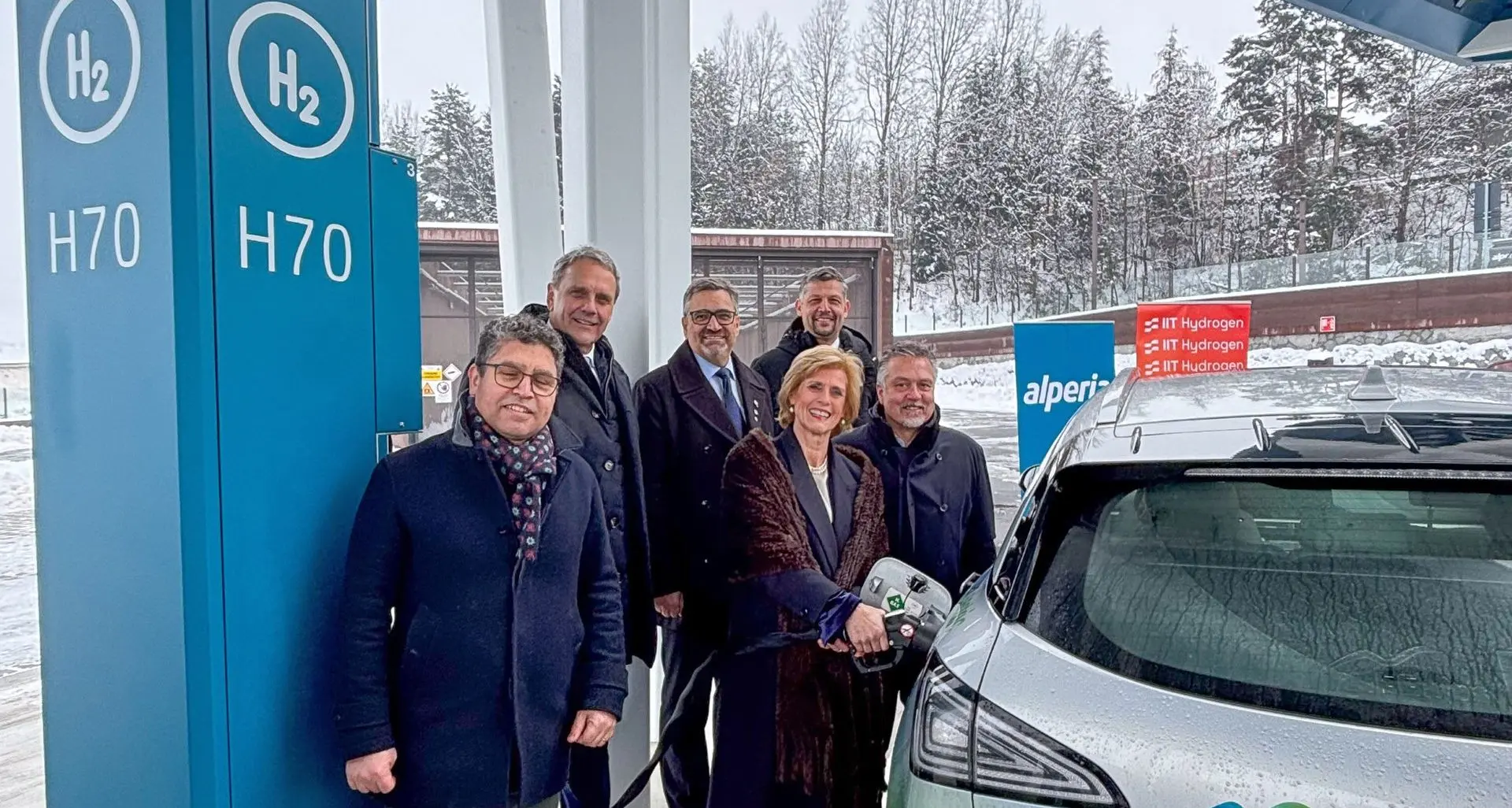 Brunico, inaugurata la prima stazione green italiana con idrogeno ed elettrico
