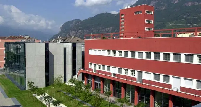 Eurac brevetta MedSens, le “cuffie” speciali che misurano i parametri vitali dall’orecchio