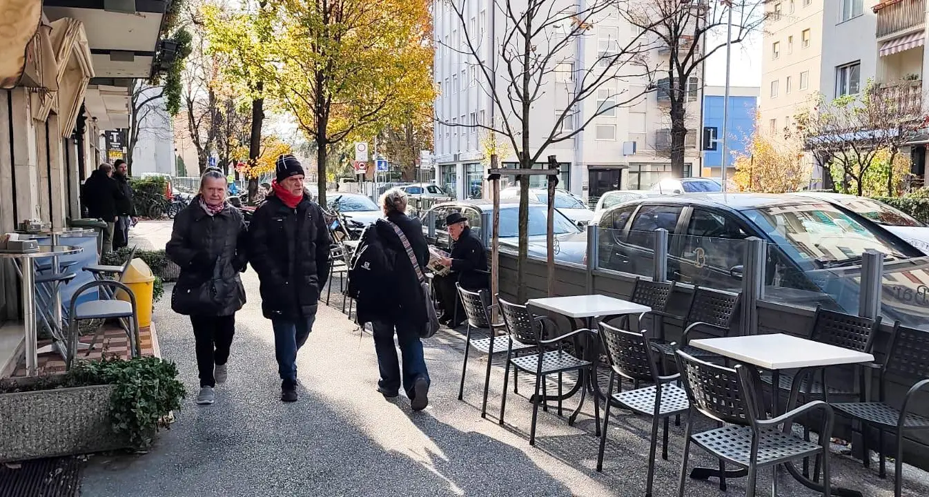 Via Rovigo, case al posto dei negozi
