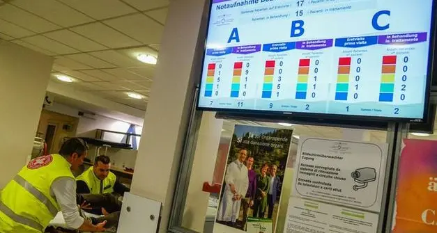 All’ospedale di Bolzano la sala d’attesa diventa più accogliente grazie ai volontari della Croce Rossa