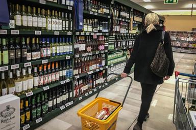 Uiv, prezzi vino ancora giù (-2,3%) mentre inflazione e costi salgono