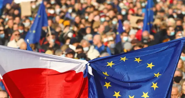 Polonia:centinaia di migliaia in piazza per l'Unione europea