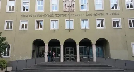 Opposizioni all’attacco: «Affossata la commissione d’inchiesta sulle donazioni ai partiti in campagna elettorale»