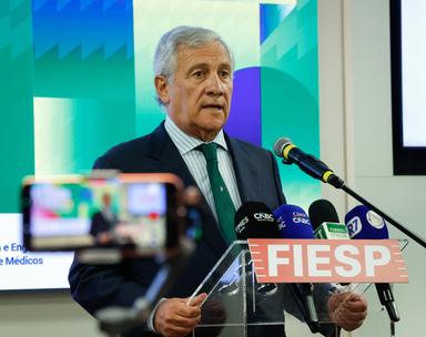 Tajani, 'auguri al Papa, in tempo di divisioni è una voce di pace'