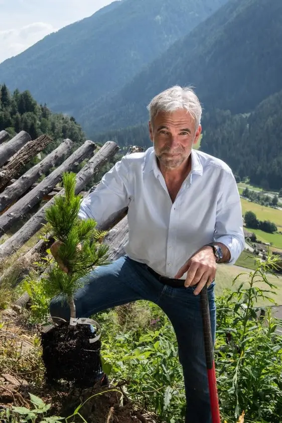 Boschi più resistenti ai mutamenti climatici: Arge Alp pianta 500 alberi