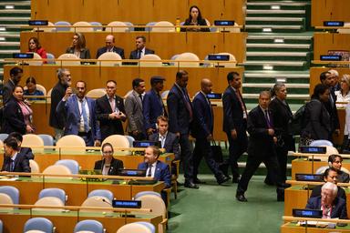 Decine di delegati lasciano l'aula dell'Onu. Netanyahu, 'codardi'