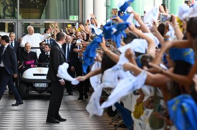 Il Papa a Cl, smascheriamo i rapporti di potere ingiusti