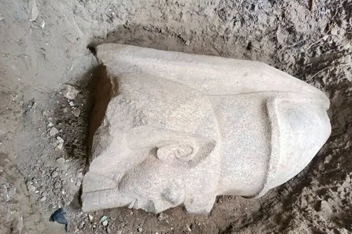 In Egitto trovati i resti di due statue colossali di Ramses II