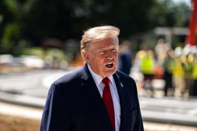 Trump, l'Iran sta completamente collassando