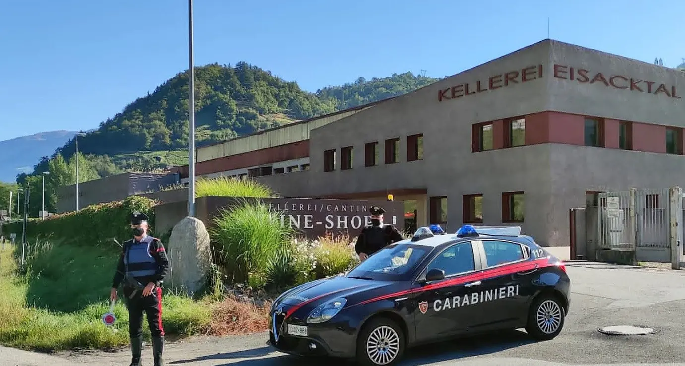 Ventenne semina il panico sulle strade della val d’Isarco, inseguito e arrestato dai carabinieri