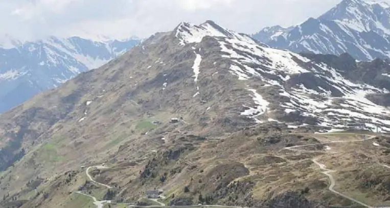 Passo Giovo, cade in bici e il pick up la investe: vittima la diciassettenne Kathrin Gufler